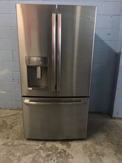 Scratch & Dent Brand New GE 28 Cu Ft Stainless Steel French Door Refrigerator