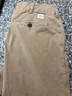 Men’s American Eagle khakis
