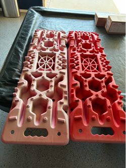 Off road traction boards