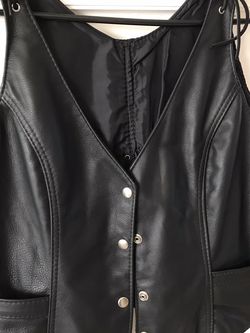 Ladies Black Leather Motorcycle Vest .