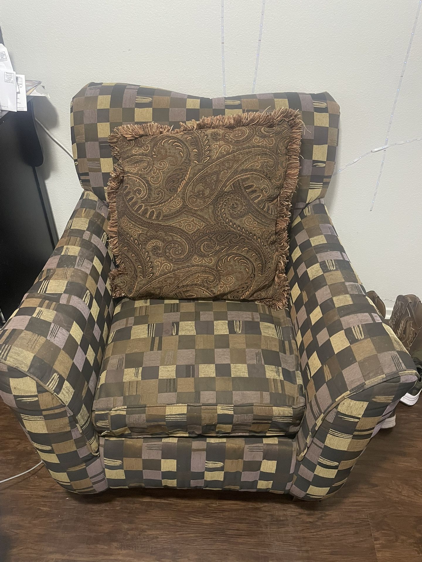 Brown Furniture Chair (NEED GONE)