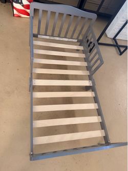Toddler bed