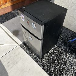 Mini Fridge 