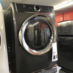 New Scratch And Dent Electrolux Front Load Washer And Dryer Set. 1 year Warranty 