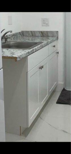 Kitchen cabinet