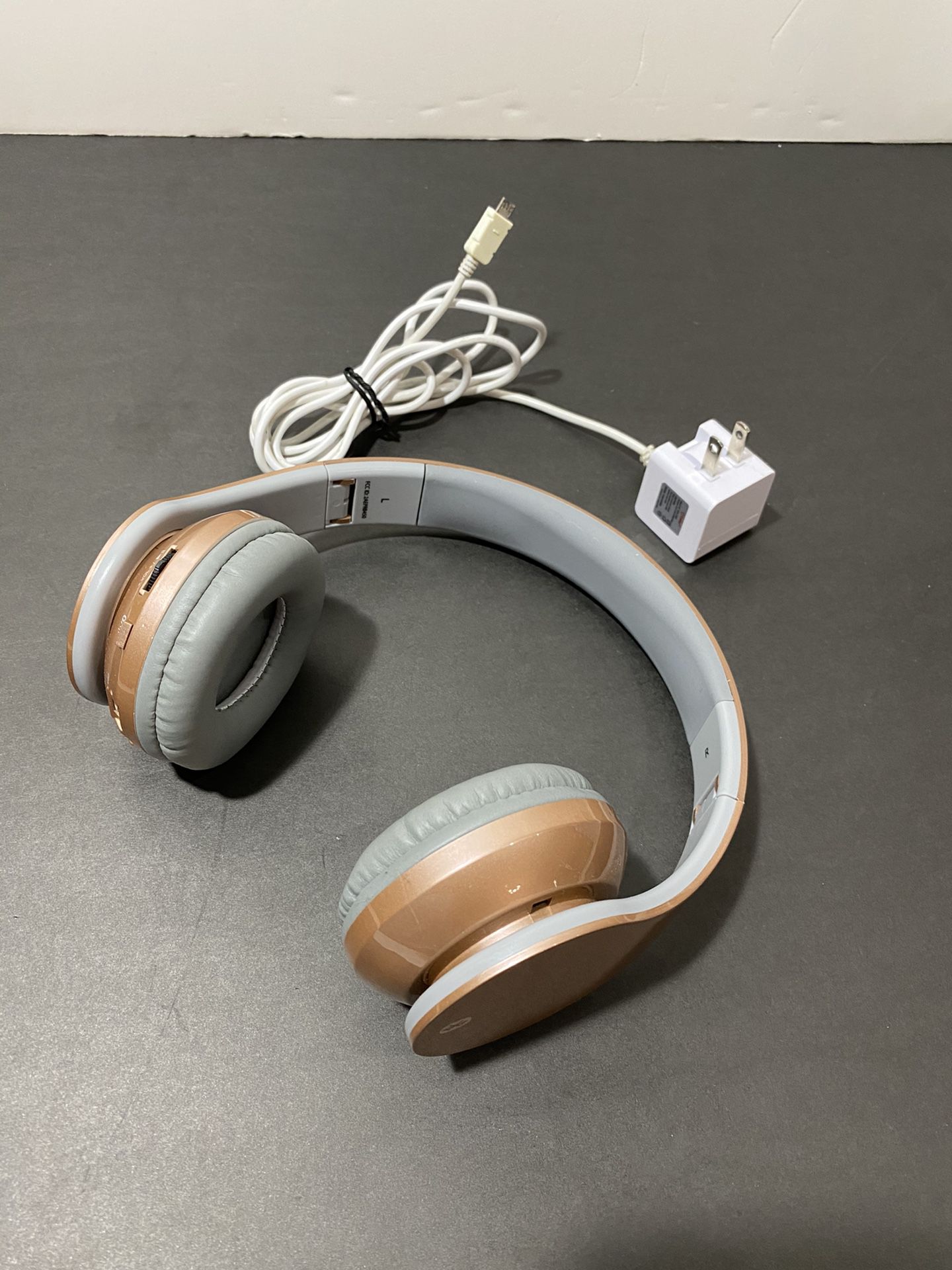 ILive bluetooth foldable headphones copper With charger like new volume control headphone jack on off pairing button