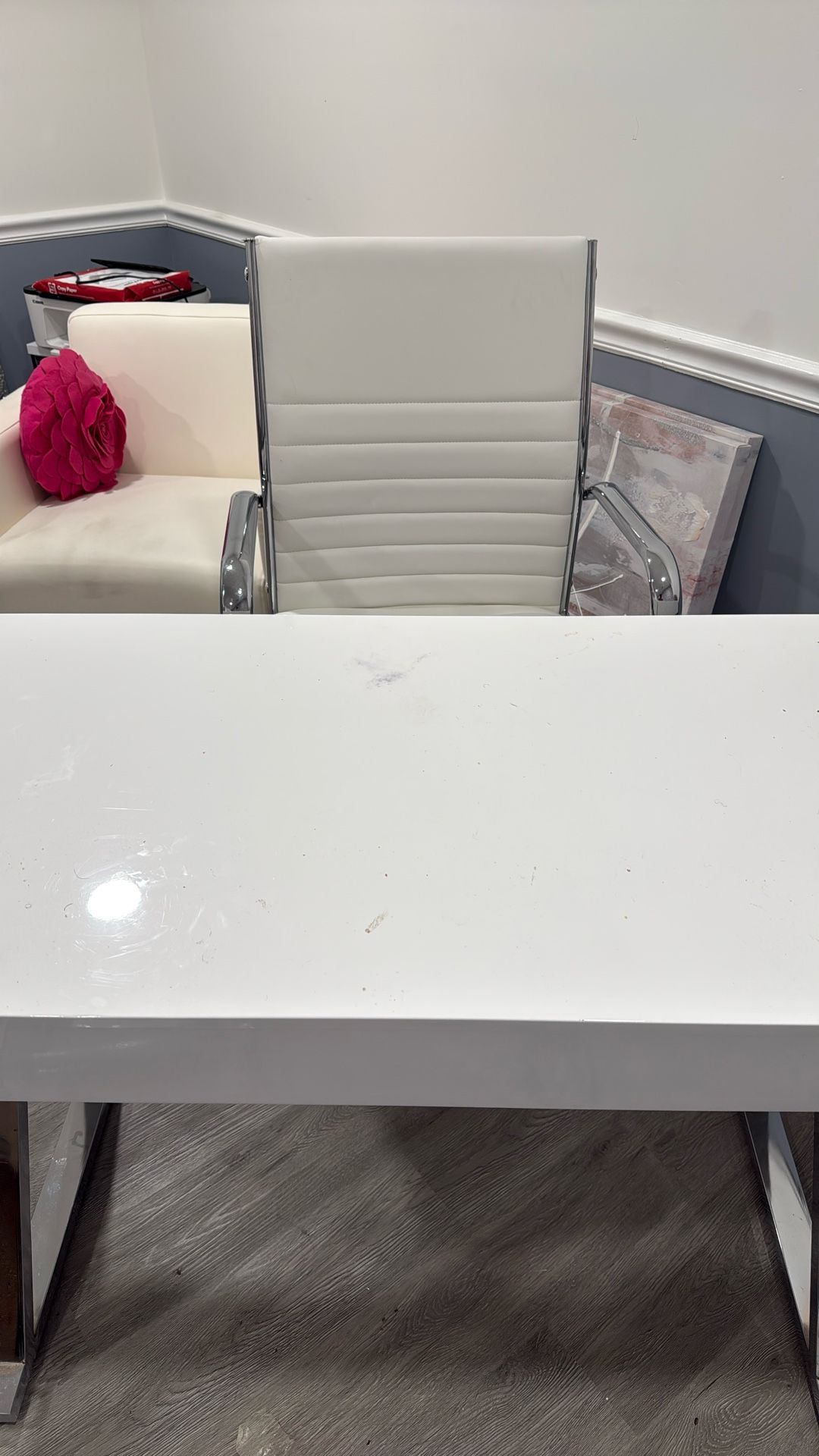 White Desk And White Leather Chair