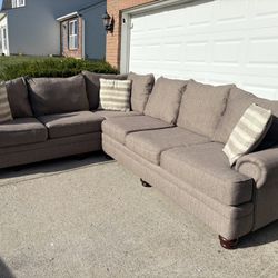 Grey Sectional! Great Condition!