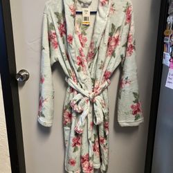 NWT Ladies Robe. By Flora Nikrooz