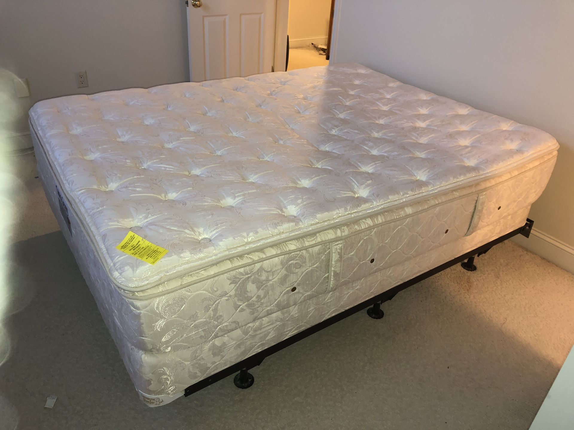 Queen Size Elastic Memory Foam Mattress / Boxspring by Lemoyne Sleeper - Marietta, Pa Pick Up