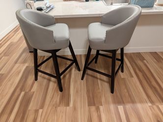High chairs 2 for 100