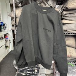 Black Essentials Size L Crewneck 
