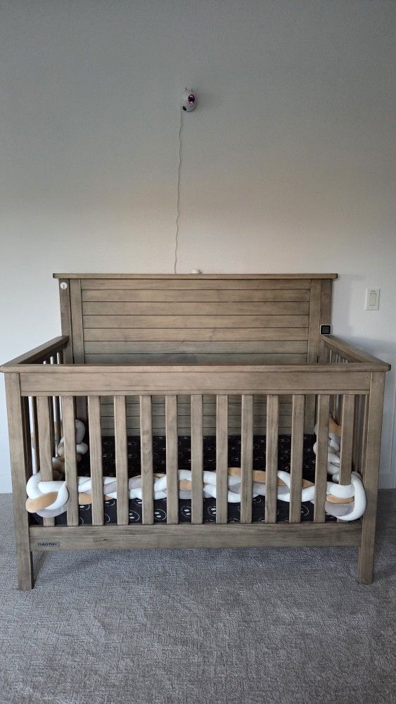 Crib In Great Condition - Adjustable