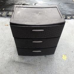 Very Good Condition Plastic Dresser 