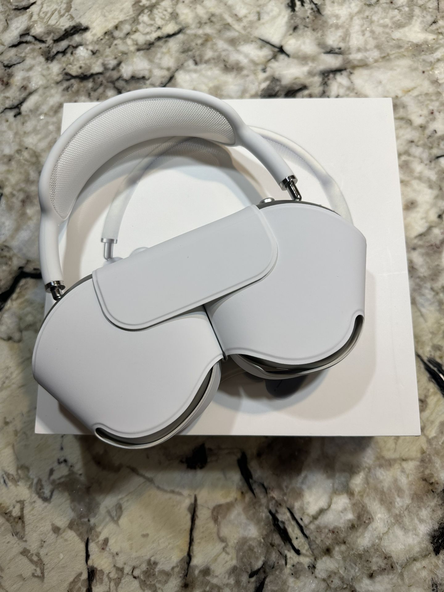 Apple Airpods Max -  Silver (ONLY SHIPPING - TAKING OFFERS)