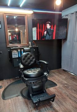 Styling chair. All black