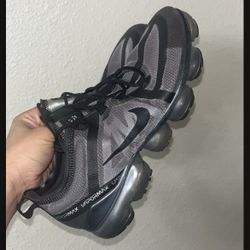 NIKE VAPORMAX 2019 SIZE 8.5