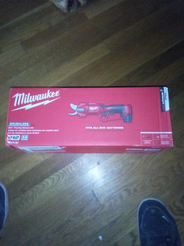 Milwaukee Pruning Sheers Kit