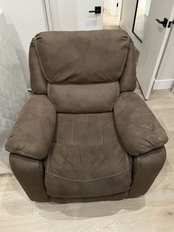 Lazy Boy Recliner – Great Condition!