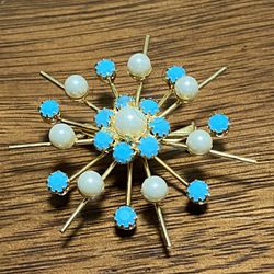 Beautiful gold tone Turquoise and pearl brooch