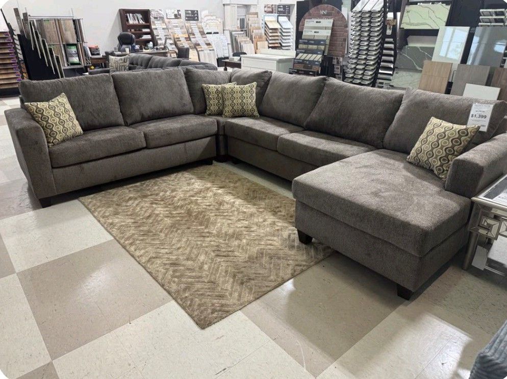 OM• $38 Initial • Brand New Pitt 4 Piece Sectional With Chaise