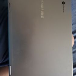 Chromebook Plus Model XE525QBB