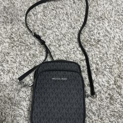 Authentic Michael Kors Jet Set Travel Black Crossbody Bag