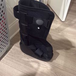 Compression Boot (large) + Adjustable Cruches