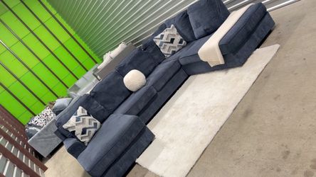Ashley furniture u-sectional sofa couch (DELIVERY AVAILABLE)