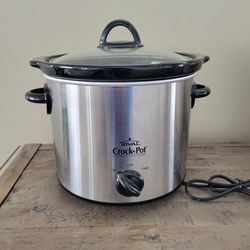 The Rival Crock-Pot 4-quart slow cooker (NEVER BEEN USED)