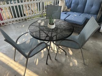 Patio Table / Chairs