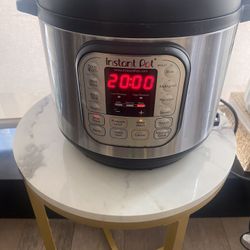 Instant Pot Duo *in great condition*