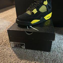 Jordan 4 Yellow Thunder Size 8.5