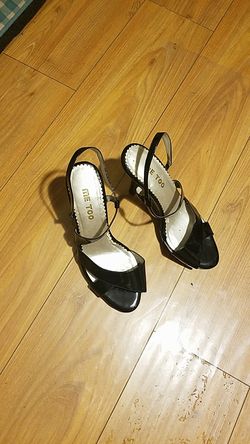 Size 8 women's black heels