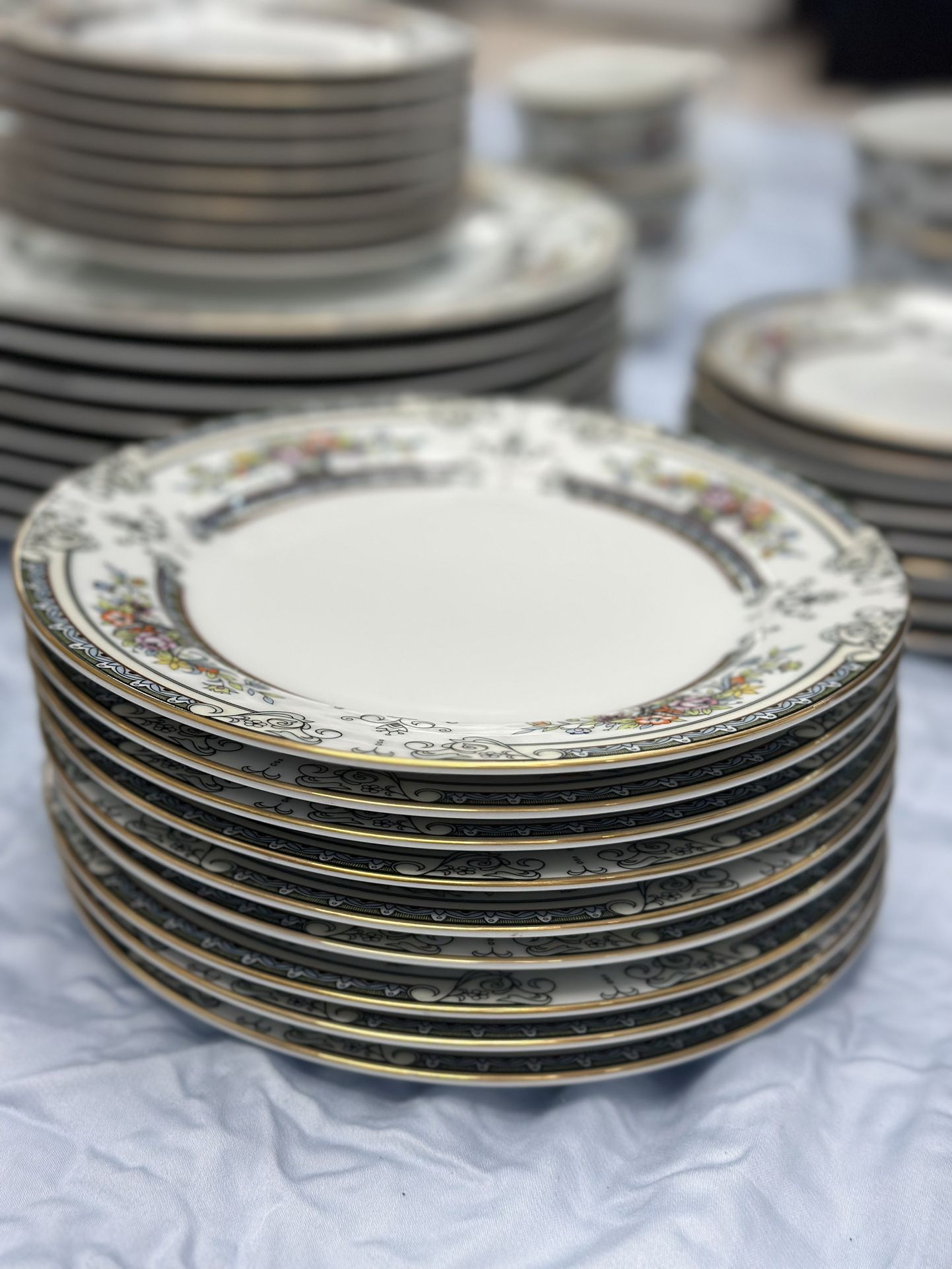 Mikasa Fine China Set L9015 (Discontinued)