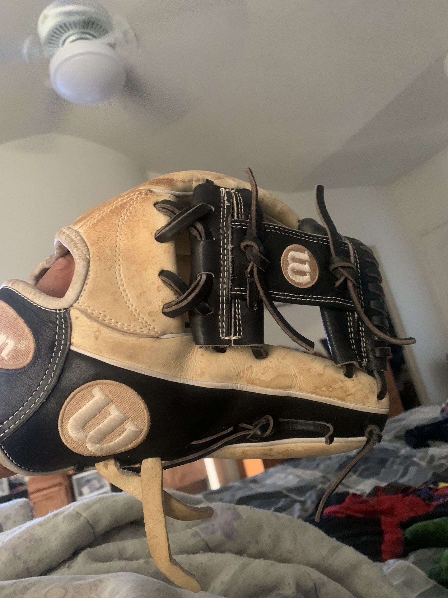 Wilson A2000