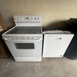 Stove And Dishwasher 