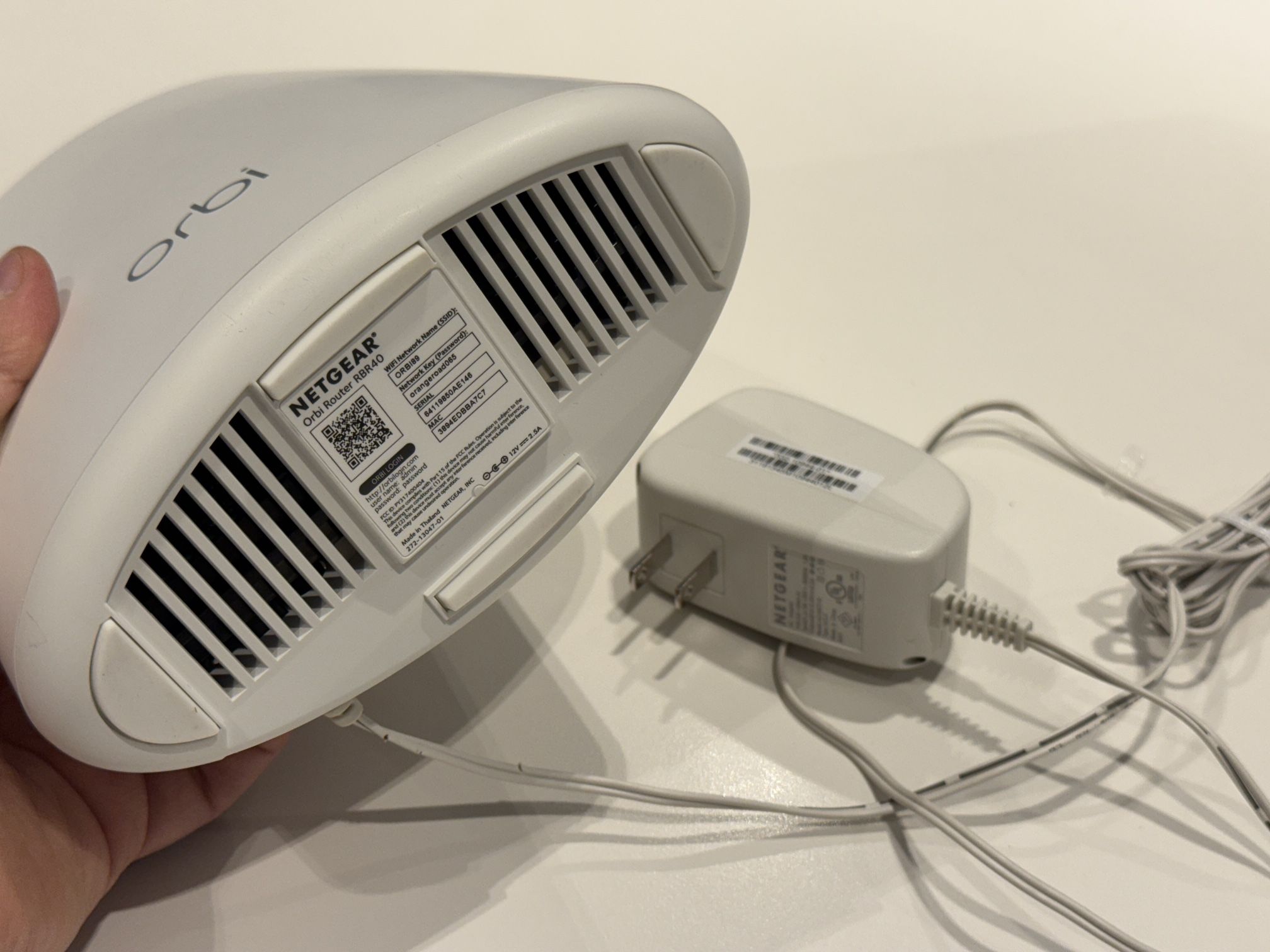 NETGEAR Orbi RBR40 Router AC2200 Mesh Network with WiFi 5 ~ Very Good Condition