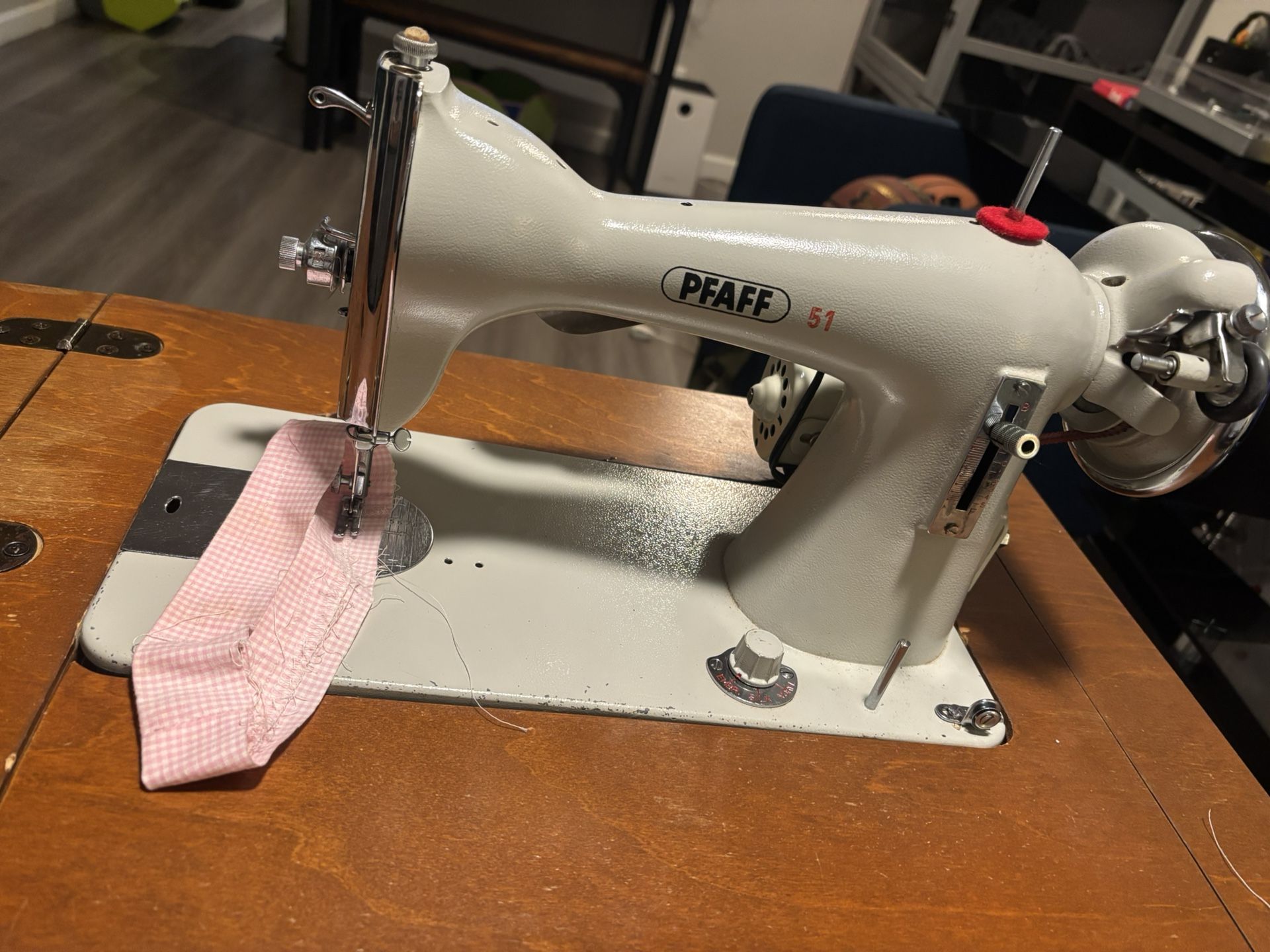 PFAFF 51 Sewing Machine