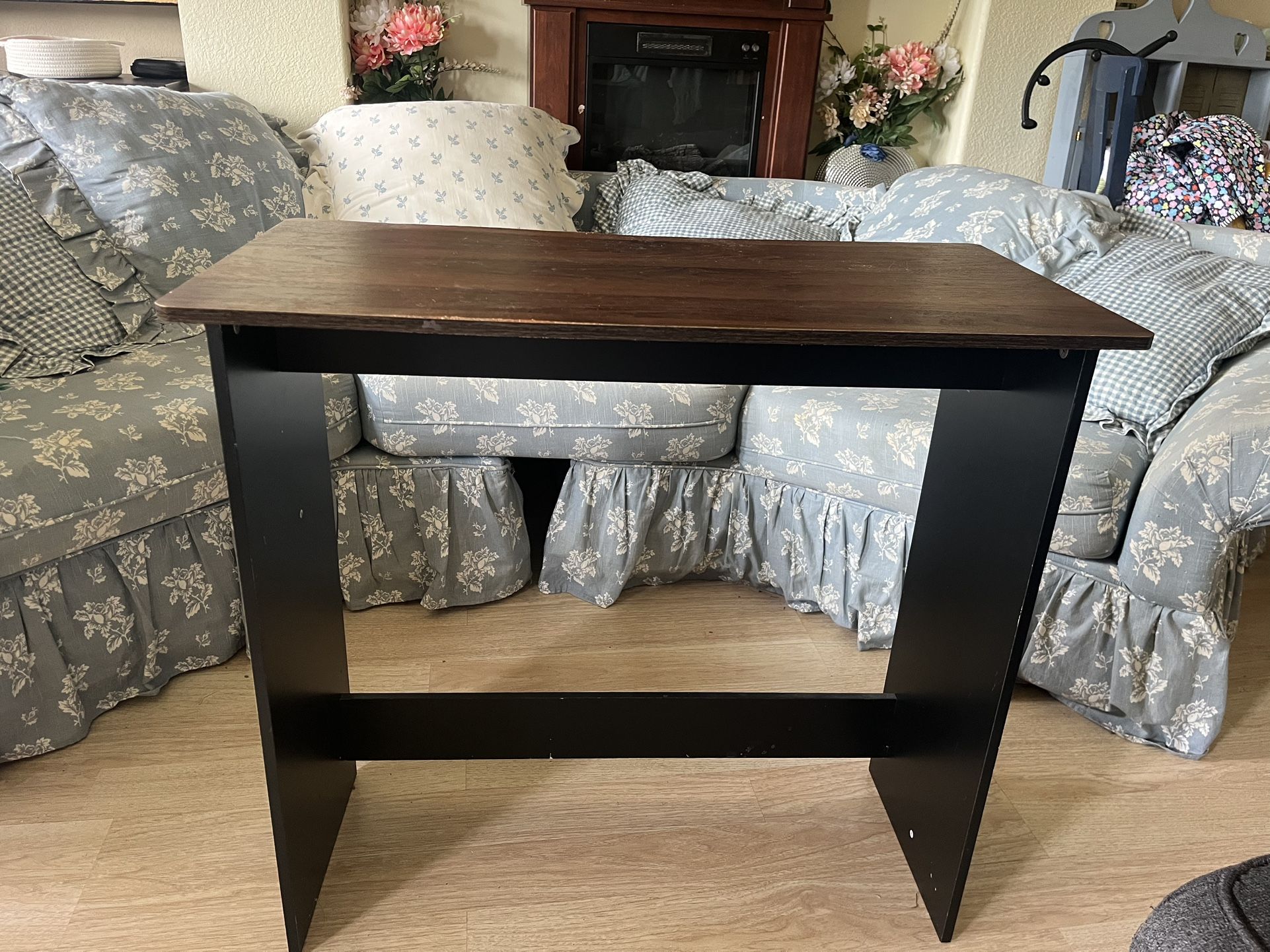 Desk/table