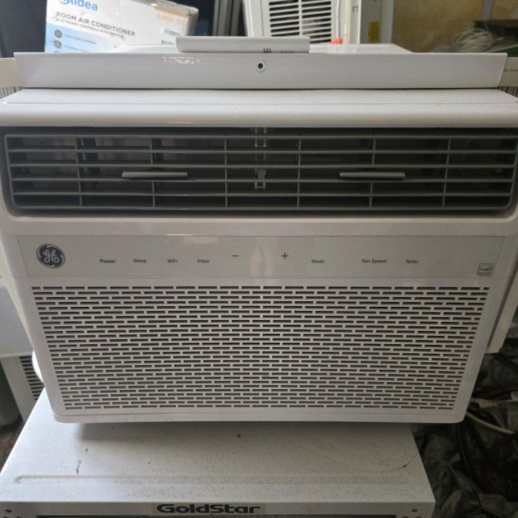 14000 Btu Ac Window Unit Works Great Blows Cold