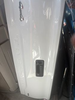Tailgate Toyota Tacoma