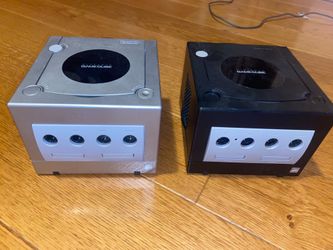 2 Nintendo GameCubes