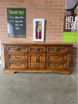 Burlington 9 drawers Dresser