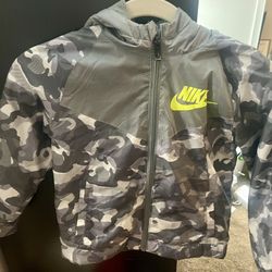 Nike Boys Size 7 Lightweight Hooded Jacket