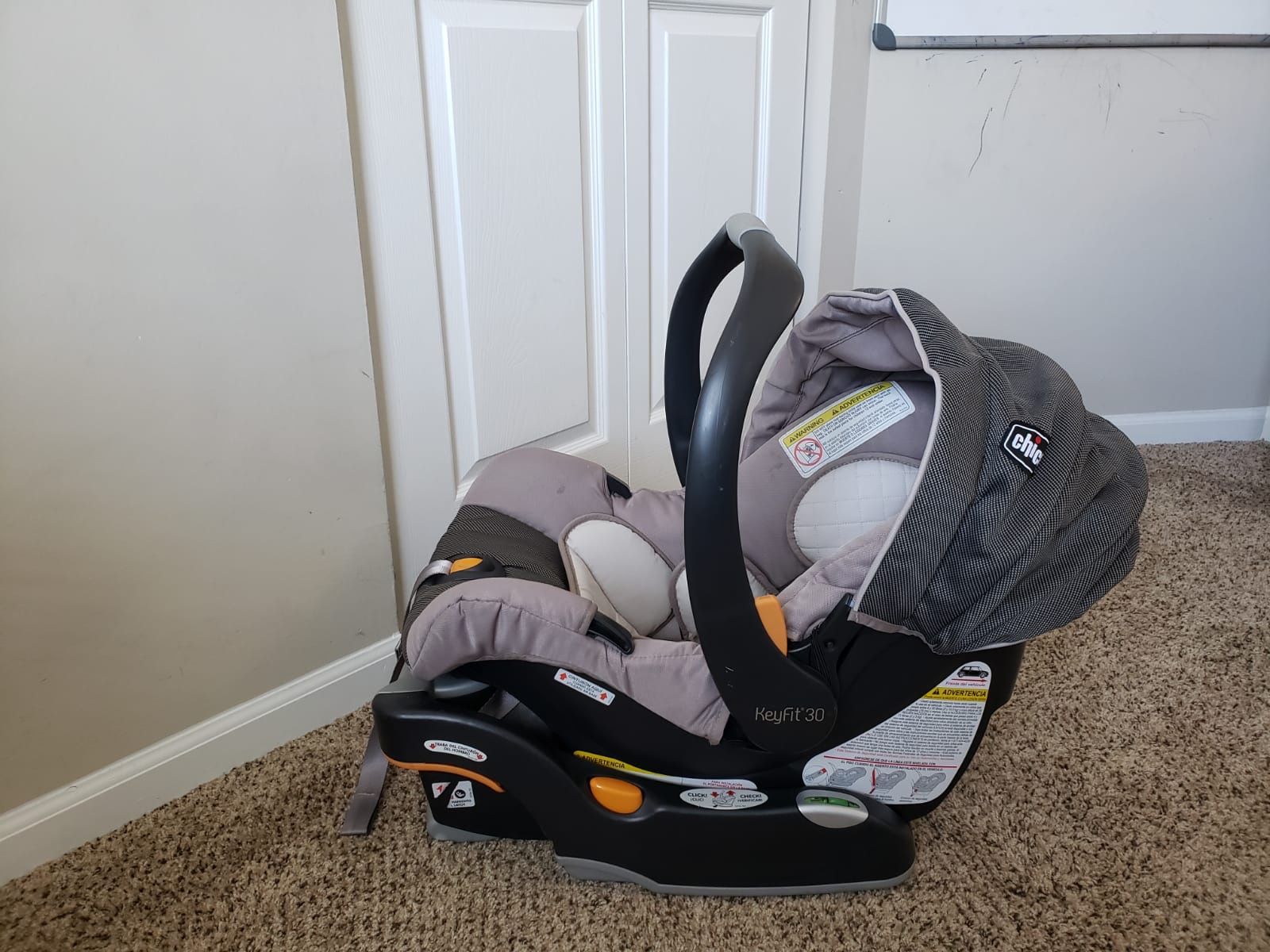 Chicco Keyfit 30 car seat with base