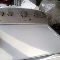Whirlpool Washer And Gas Dryer Set