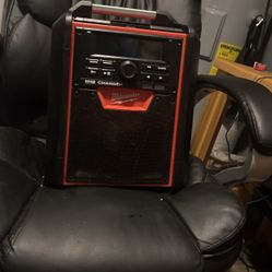 milwaukee bt speaker/battery charger 