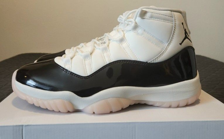 Jordan 11 Neapolitan Women's Size 12-Men's 10.5