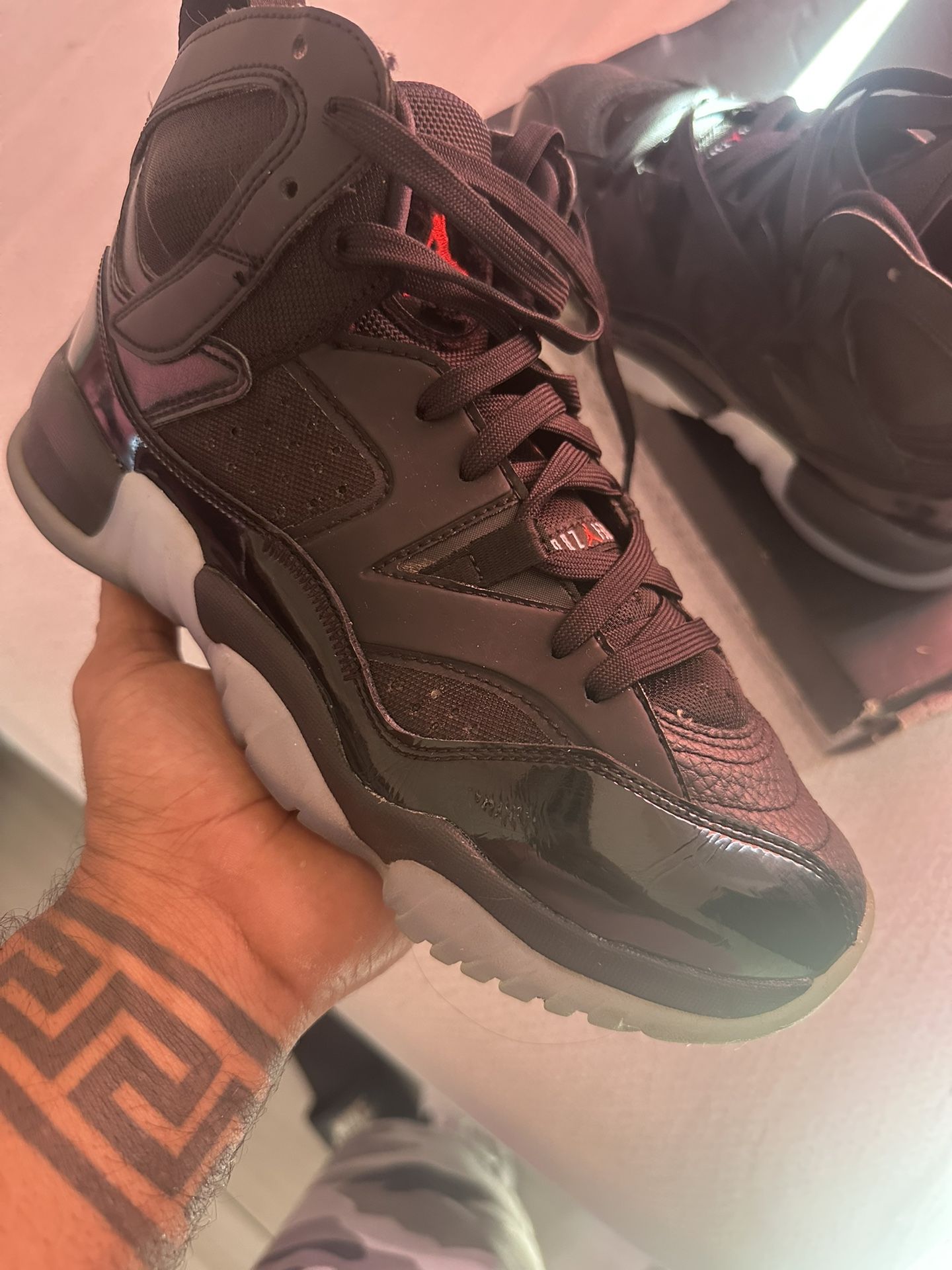 Size 7 asking for $100